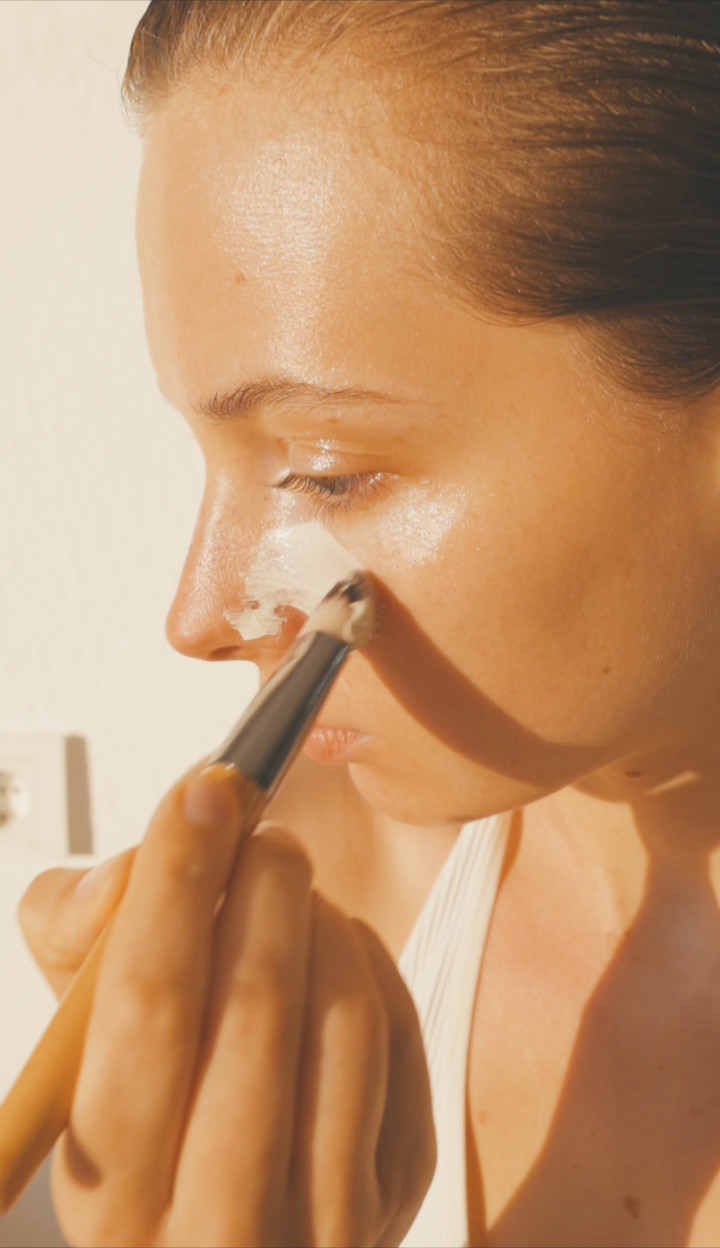 3 Masalah Kulit yang Bisa 'Disulap' Jadi Mulus dengan Concealer