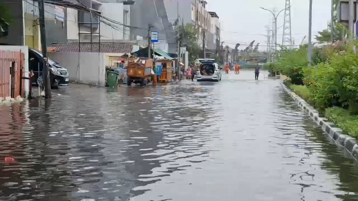 Warga Muara Angke Menanti Solusi Banjir Rob dari Gubernur Terpilih