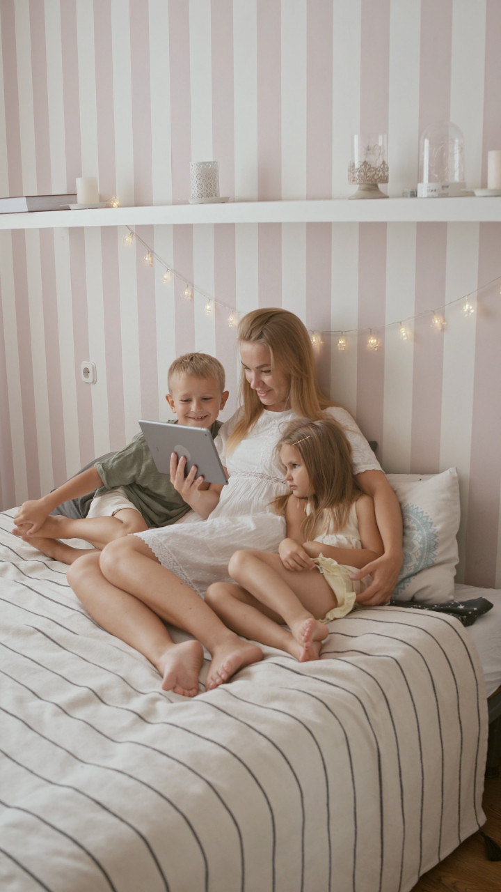 Liburan Sekolah, Atasi Tantangan Screen Time Anak dengan Tips Ini!