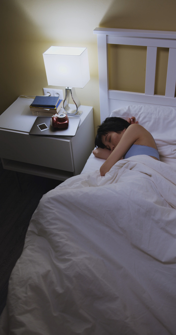 Tidur Tanpa Bantal Baik atau Buruk? Ini Manfaatnya