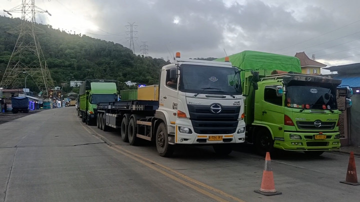 Antrean Kendaraan di Gerbang Tol Merak Capai 2 Km