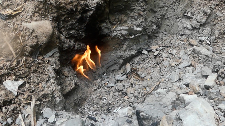Kemunculan Gas Api dari Tanah di Banjarnegara Bikin Geger Warga