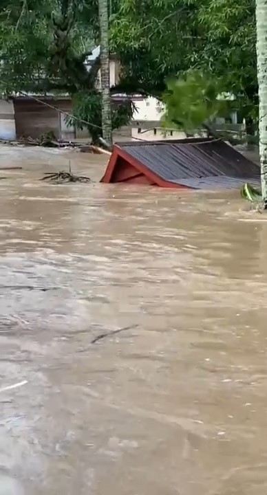 Banjir Bandang Terjang Maros, Rumah dan Jembatan Hanyut