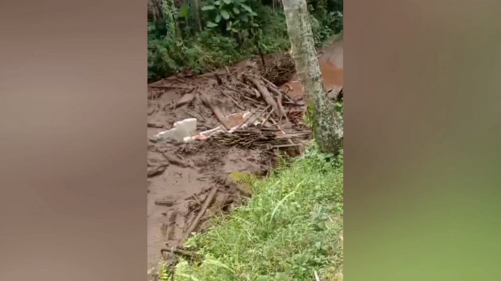 Banjir Bandang Jember Terjang Lereng Gunung Raung, Warga Panik