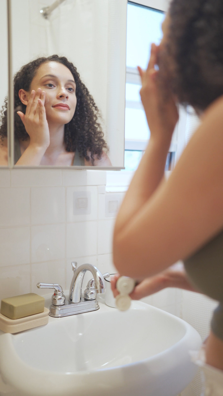 Enggak Perlu Ribet, 3 Perawatan Kulit Simpel untuk Remaja dan Dewasa Muda