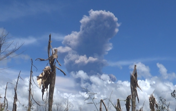 Gunung Raung Erupsi, Tinggi Abu Vulkanik Capai 2000 Meter