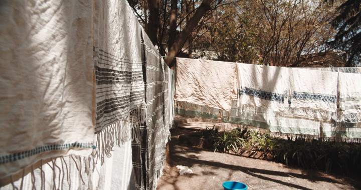 8 Cara Ampuh Atasi Bau Apek pada Pakaian Saat Musim Hujan