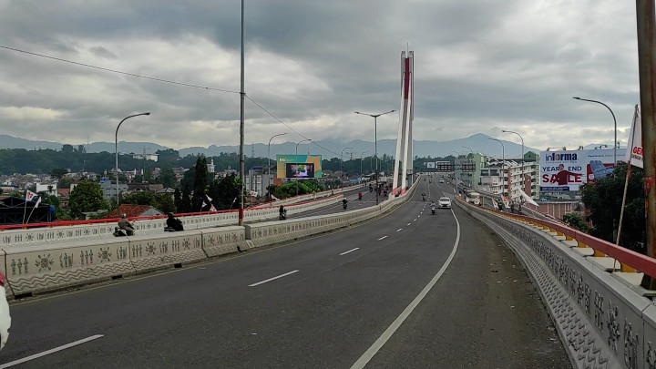 Warga Dilarang Rayakan Malam Tahun Baru di Flyover Pasupati Bandung