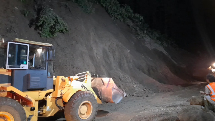 Longsor Susulan Hantam Cimapag, Akses Jalan Terputus Total!