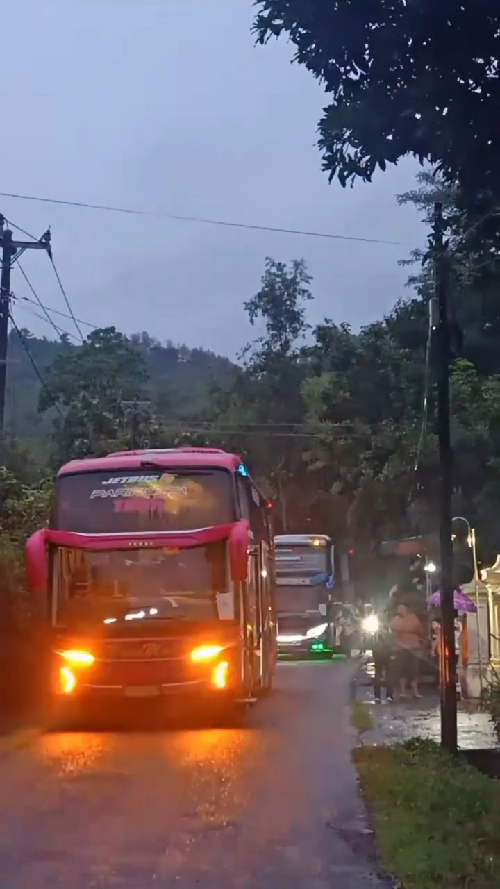 Gegara Ikuti Google Maps, 2 Bus Tersesat di Hutan Wonogiri