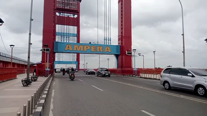 Jembatan Ampera Ditutup Selama Tiga Jam Saat Malam Tahun Baru