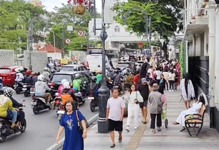 Jelang Malam Tahun Baru, Wisatawan Mulai Padati Kota Bandung