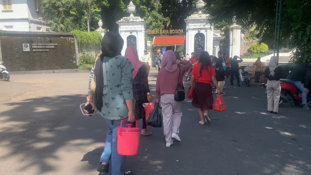 10 Ribu Pengunjung Padati Kebun Raya Bogor