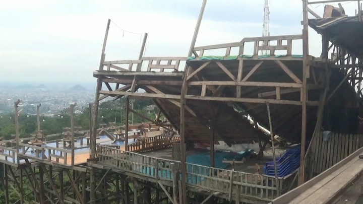 Kelebihan Muatan, Kafe di Bandar Lampung Ambruk saat Tahun Baru