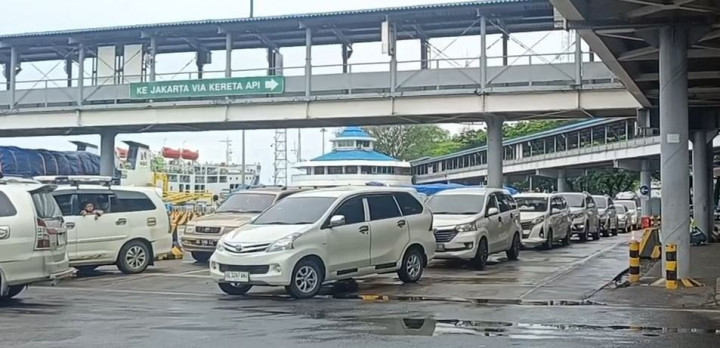 Arus Balik Nataru, Pelabuhan Merak Mulai Padat