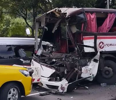 Kecelakaan Beruntun di Tol Cipularang Km 97