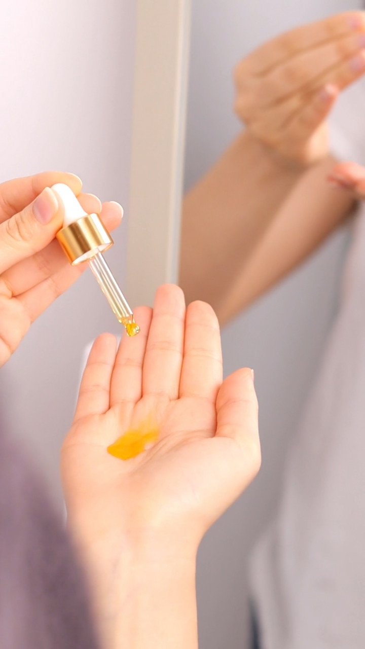 Mengenal Serum Vitamin C, Skincare Fenomenal Mencerahkan Kulit
