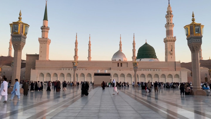 6 Tips Umroh Bersama Anak agar Tetap Nyaman dan Aman