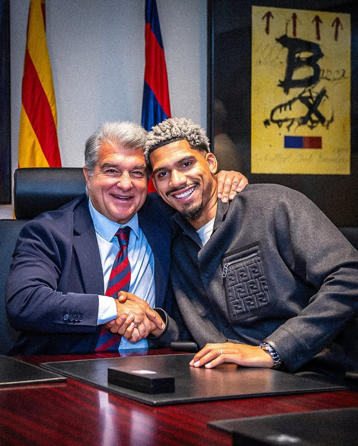 Barcelona Perpanjang Kontrak Ronald Araujo hingga 2031