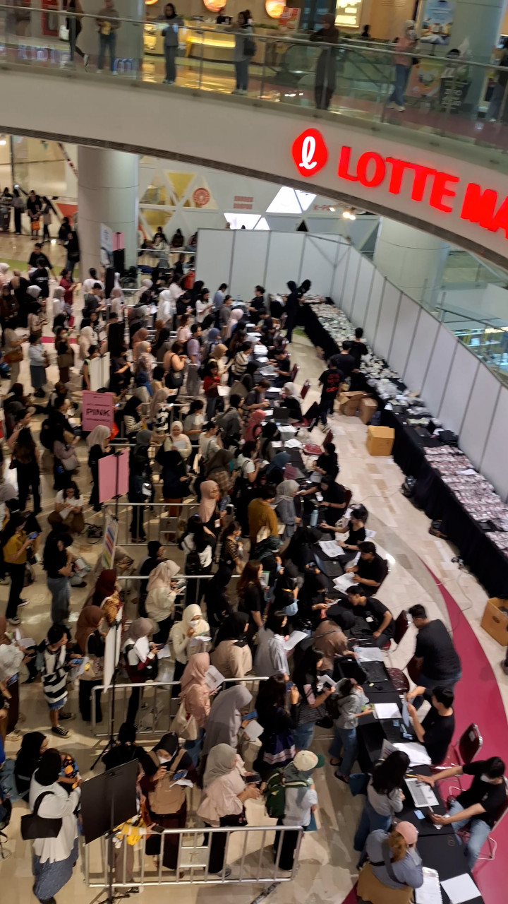 CARATs Dibuat Kecewa! Insiden dan Antrean Panjang Warnai Penukaran Tiket SEVENTEEN