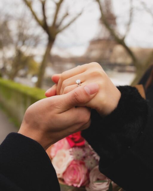 Siap-siap Kondangan! Ok Taecyeon Diduga Telah Lamar Kekasih di Paris