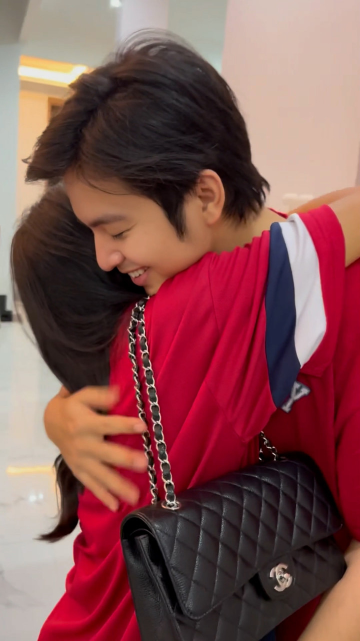 Dicintai Ugal-ugalan! Angga Yunanda Beri Kado Mewah untuk Shenina