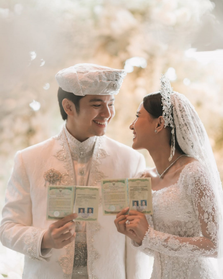 Resmi Menikah! Ini Perjalanan Cinta Angga dan Shenina