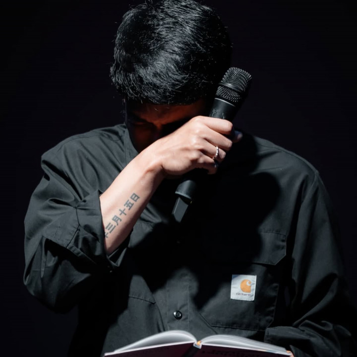 Momen Haru Desta Tahan Tangis Kala Bacakan Puisi Karya Natasha Rizky