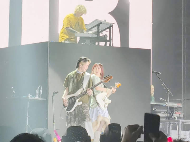 Ikura Tampil Memukau dengan Petikan Gitar di Lagu ‘Surrealism’!