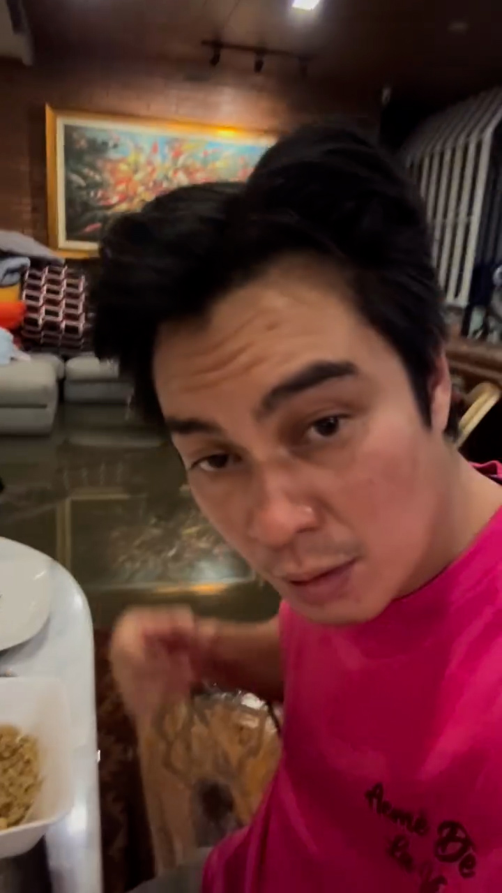 Rumah Kebanjiran, Baim Wong Tetap Santuy Makan Nasgor Saat Sahur