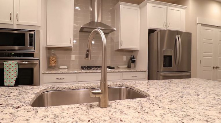 Kamu Harus Tau! 5 Kesalahan Pasang Backsplash Dapur