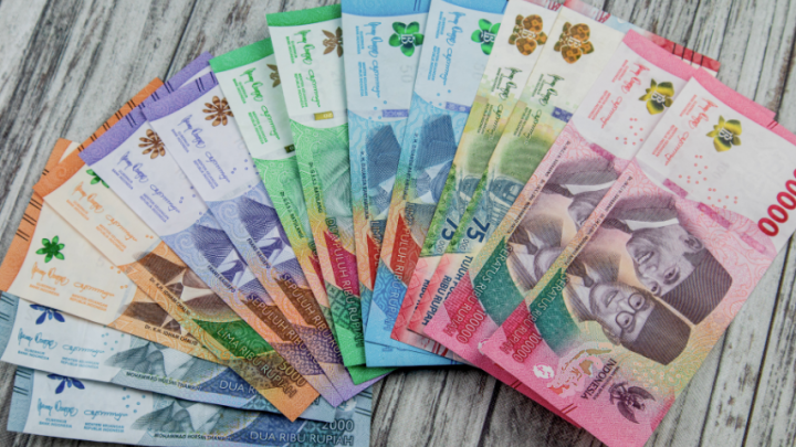 Simak Yuk! Kenali Ciri Bedakan Uang Palsu dan Asli