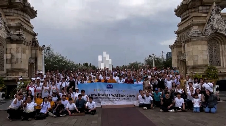 Jelang Waisak 2025, WALUBI Gelar Karya Bakti di TMP Berbagai Daerah