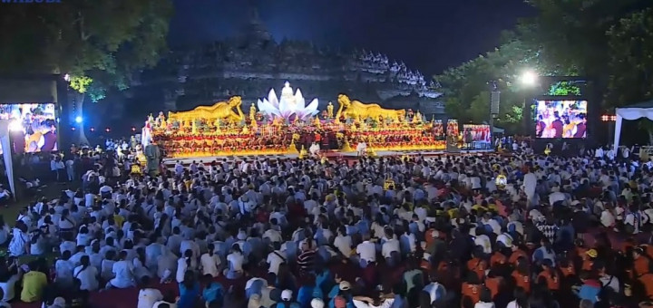Tari Lakuning Tanah Buka Perayaan Hari Tri Suci Waisak 2569 BE di Borobudur