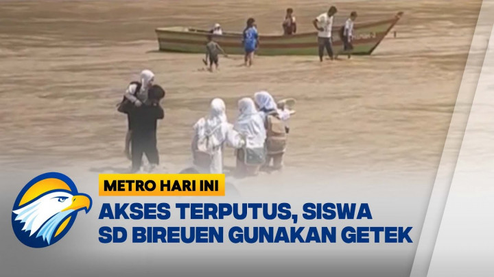 Akses Terputus, Siswa SD di Bireuen Menyebrangi Sungai Demi Bersekolah