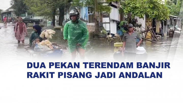 Banjir Dua Pekan, Rakit Batang Pisang Jadi Andalan Warga Mintomulyo
