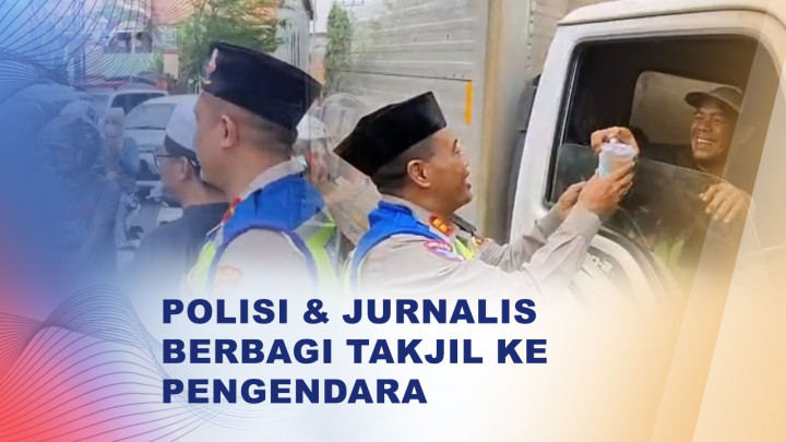 Polisi dan Jurnalis Berbagi Takjil