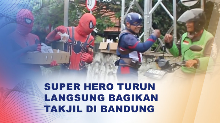 Komunitas Badut Cimahi Bagikan Takjil Gratis dengan Kostum Superhero