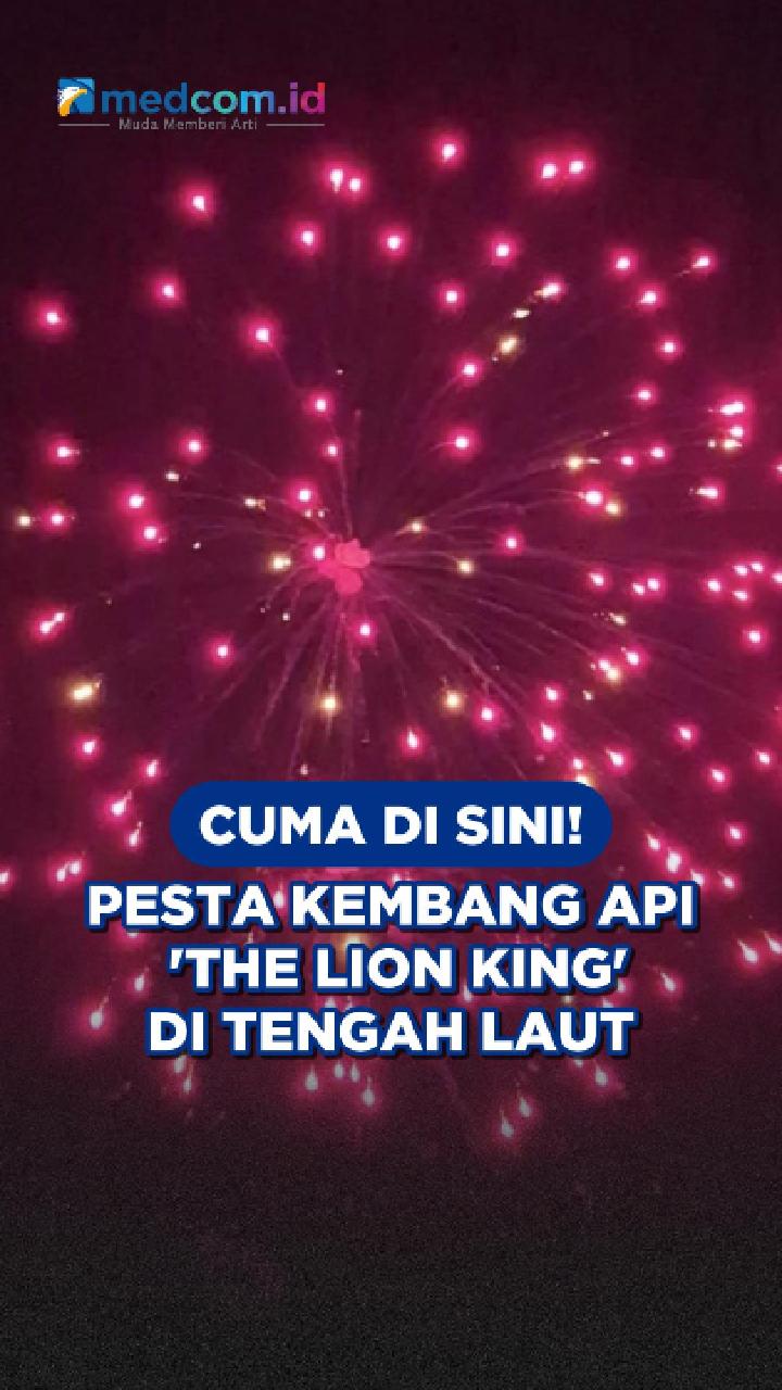 Cuma Di Sini! Pesta Kembang Api 'The Lion King' di Tengah Laut