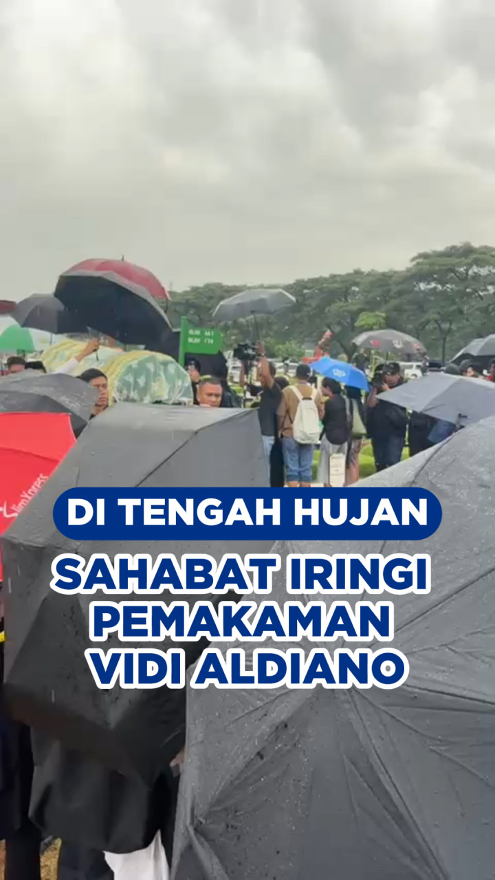 Di Tengah Hujan, Sahabat Iringi Pemakaman Vidi Aldiano