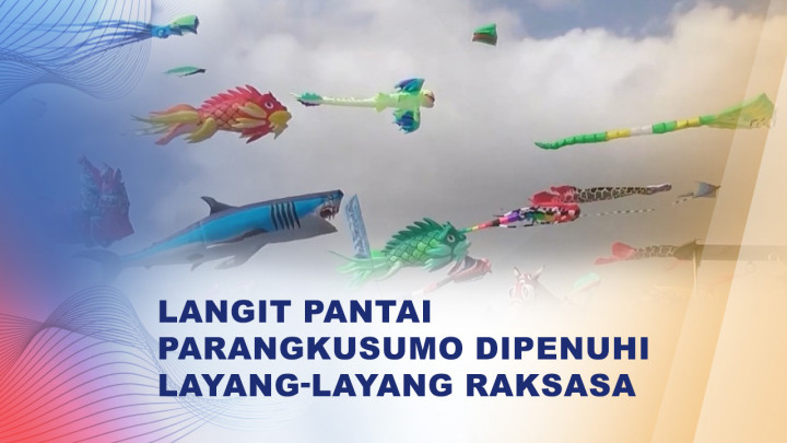 Layang-Layang Raksasa Hiasi Langit Pantai Parangkusumo