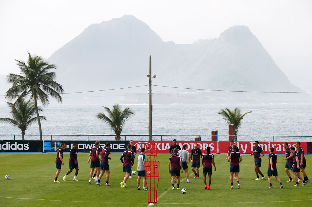 Latihan Timnas Inggris Ditengah Teriknya Matahari Di Brasil