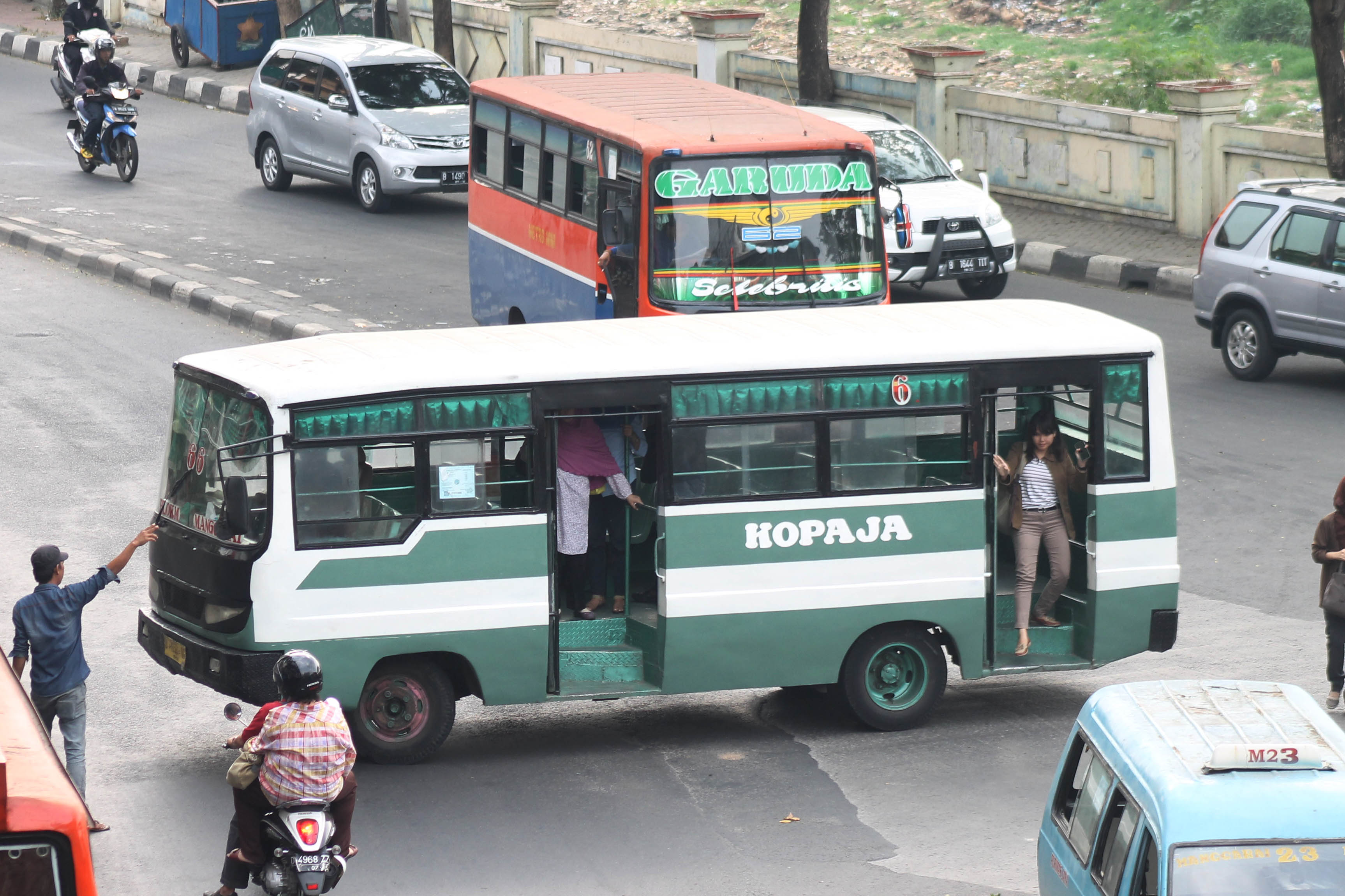 Perintah Ahok Buang Bus Kopaja