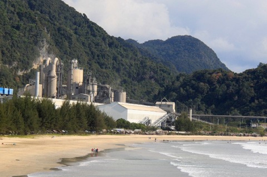 Air Panas Di Pantai Lhoknga Aceh Karena Limbah Pabrik