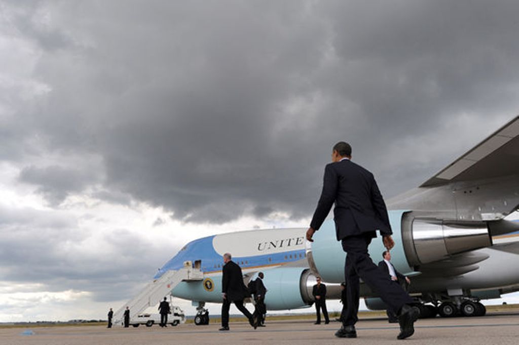 Чартерный самолет. Самолеты для чартерных рейсов. Обама на фоне российских самолётов. Чартер фото.