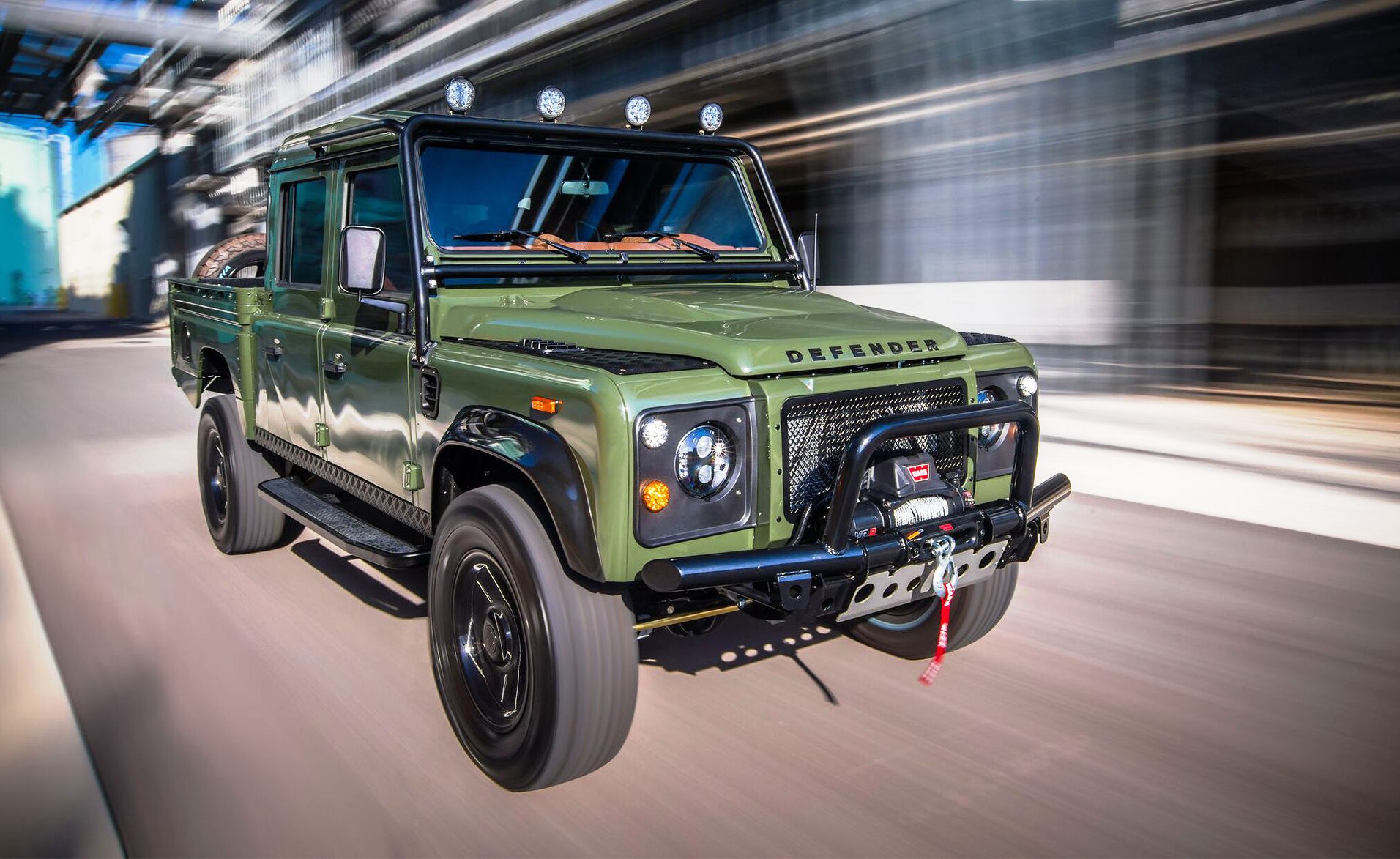 ada corvette di balik defender 130