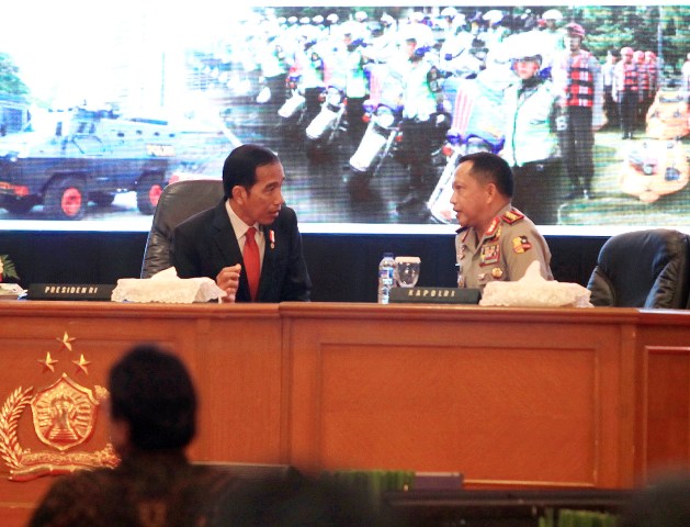 Kapolri Temui Presiden dengan Pengawalan Ketat