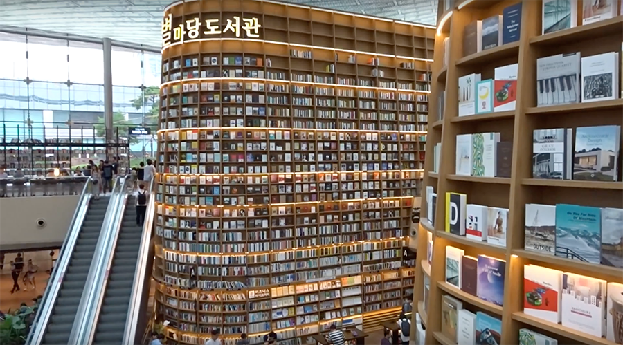 Dalam Mal Mewah Ada Perpustakaan Megah