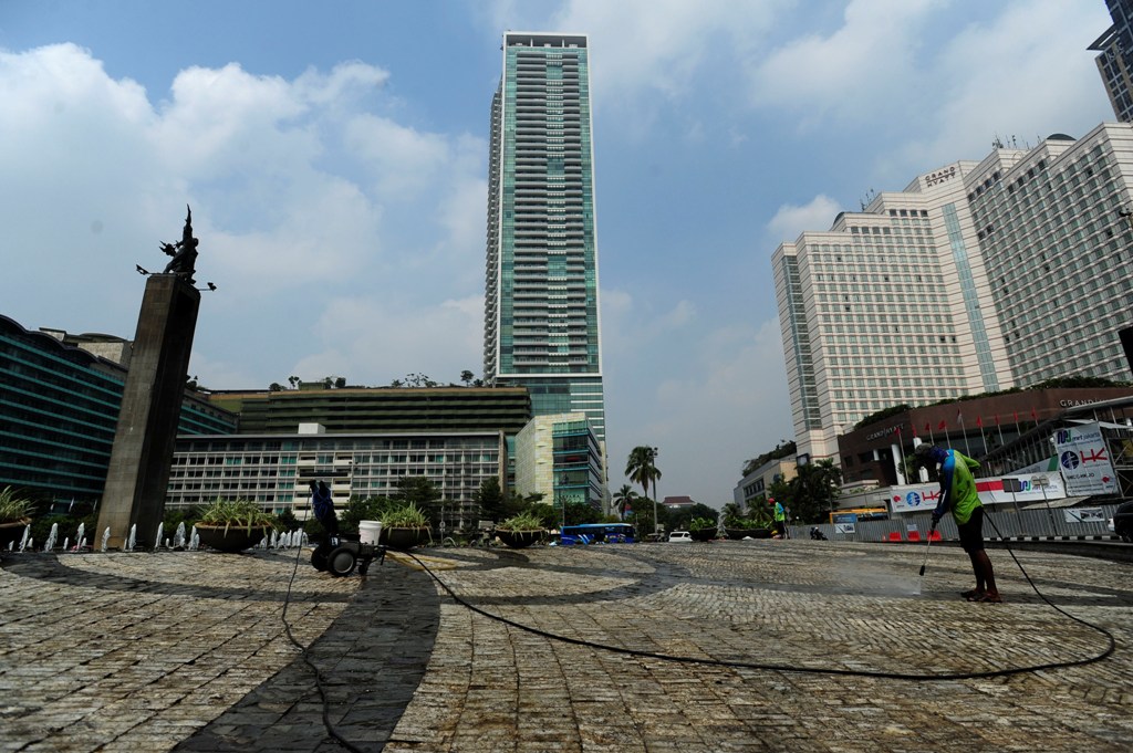 Fitch: Peringkat Utang Indonesia Naik ke BBB