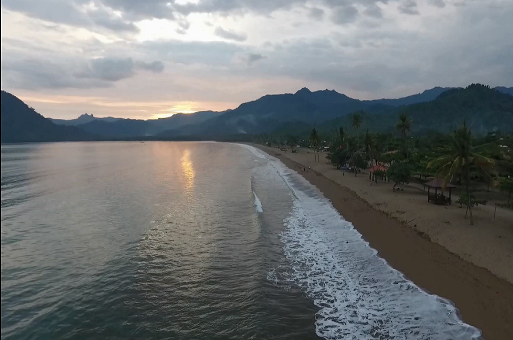 Emil Dardak Bercita-cita Hadirkan Imej Wisata Pantai Eksotis di Trenggalek